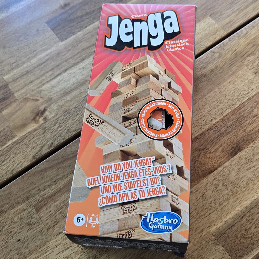 Cutia jocului Jenga